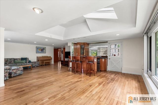 15 Moraine Road, Edison, NJ 08820