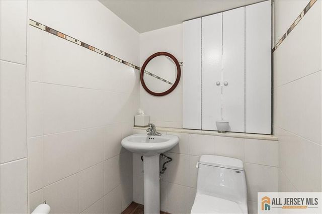 15 Moraine Road, Edison, NJ 08820