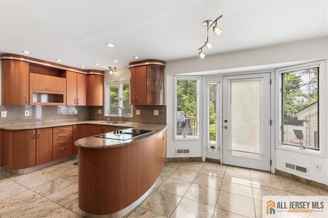 15 Moraine Road, Edison, NJ 08820