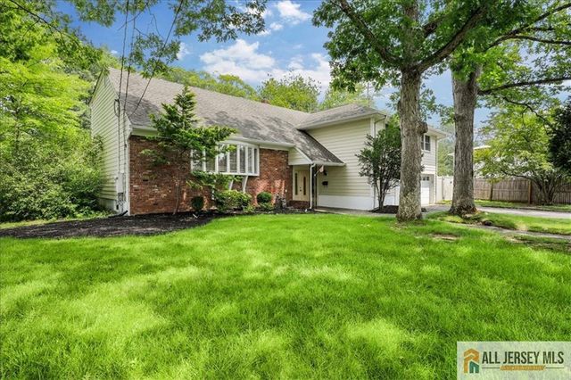 15 Moraine Road, Edison, NJ 08820