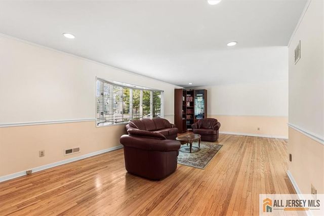 15 Moraine Road, Edison, NJ 08820