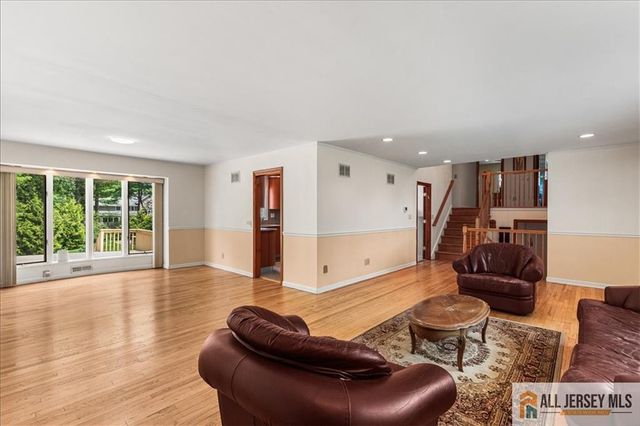 15 Moraine Road, Edison, NJ 08820