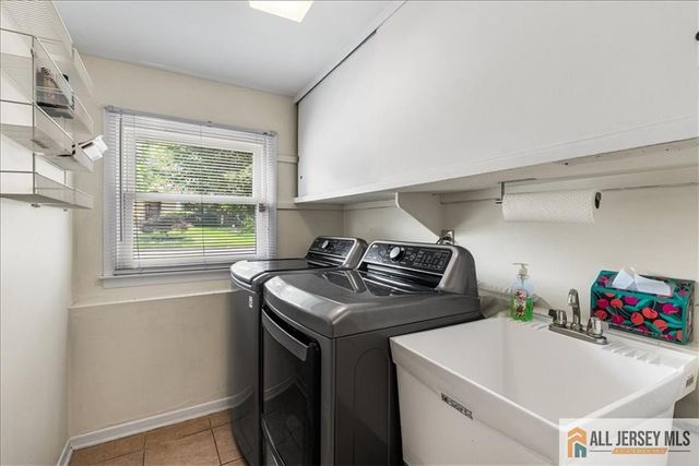 15 Moraine Road, Edison, NJ 08820