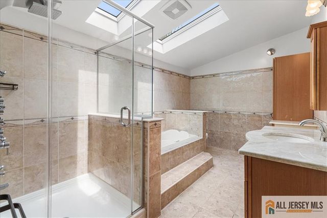 15 Moraine Road, Edison, NJ 08820