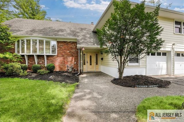 15 Moraine Road, Edison, NJ 08820