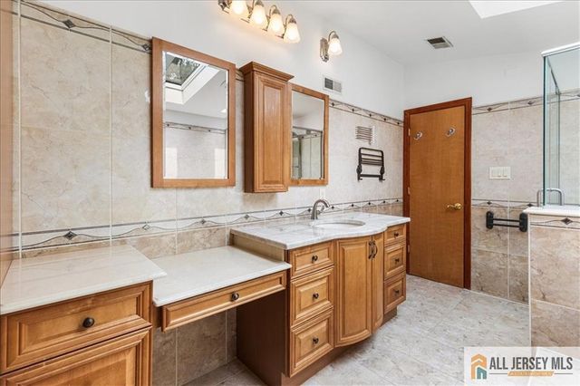15 Moraine Road, Edison, NJ 08820