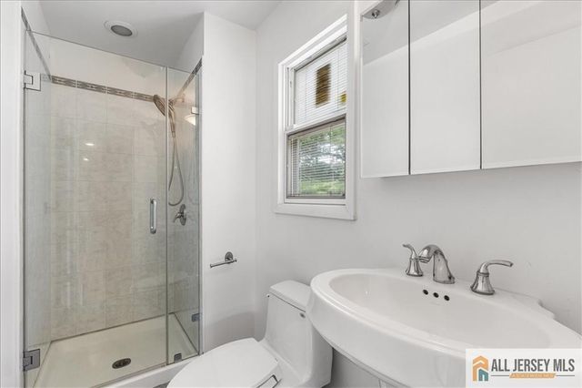 15 Moraine Road, Edison, NJ 08820