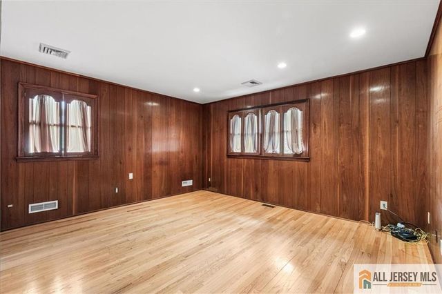15 Moraine Road, Edison, NJ 08820