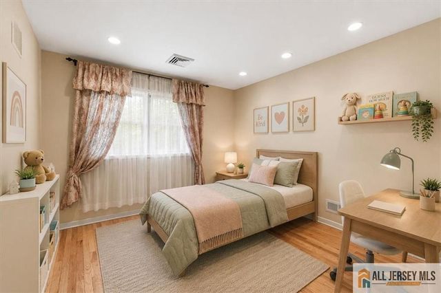 15 Moraine Road, Edison, NJ 08820