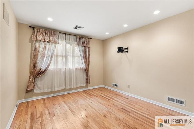 15 Moraine Road, Edison, NJ 08820