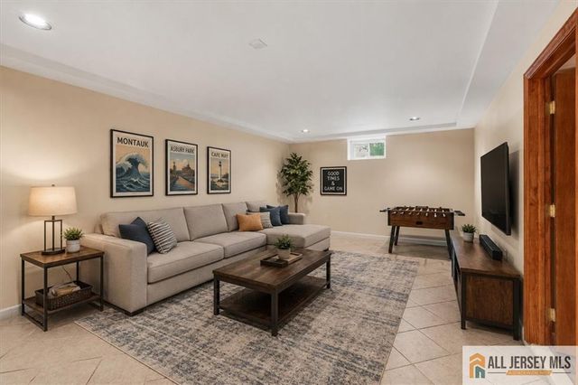 15 Moraine Road, Edison, NJ 08820