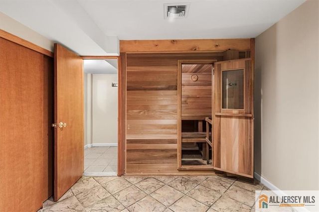 15 Moraine Road, Edison, NJ 08820
