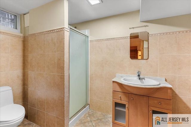 15 Moraine Road, Edison, NJ 08820