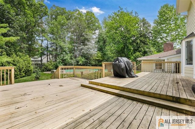 15 Moraine Road, Edison, NJ 08820
