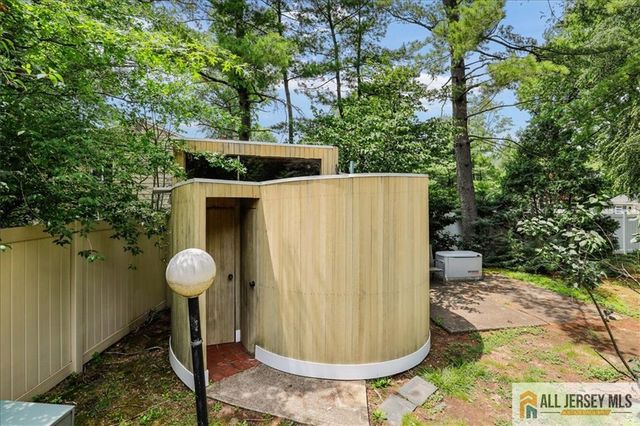 15 Moraine Road, Edison, NJ 08820