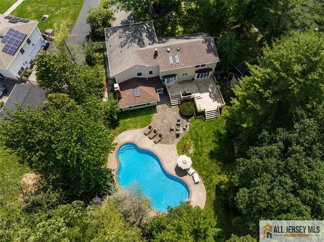 15 Moraine Road, Edison, NJ 08820