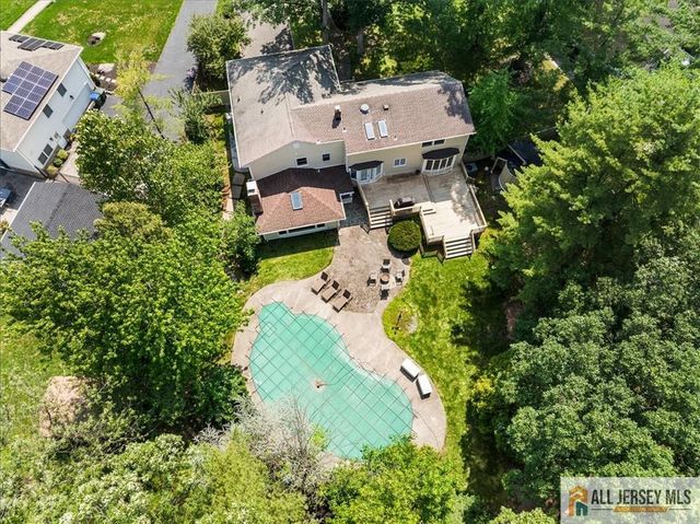 15 Moraine Road, Edison, NJ 08820