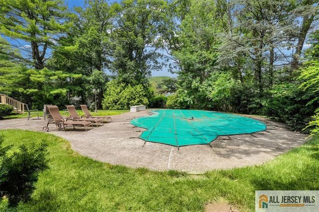 15 Moraine Road, Edison, NJ 08820