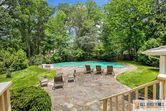 15 Moraine Road, Edison, NJ 08820