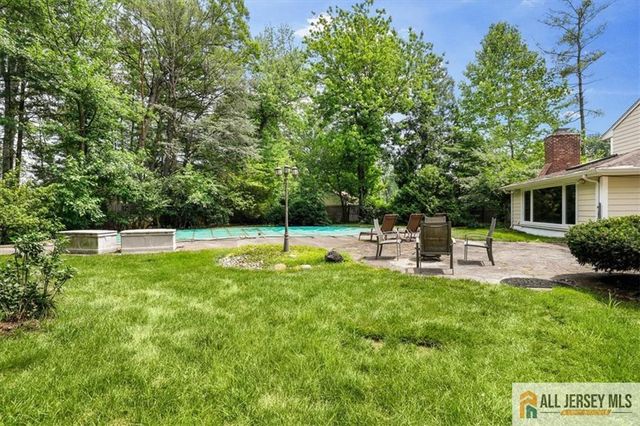 15 Moraine Road, Edison, NJ 08820