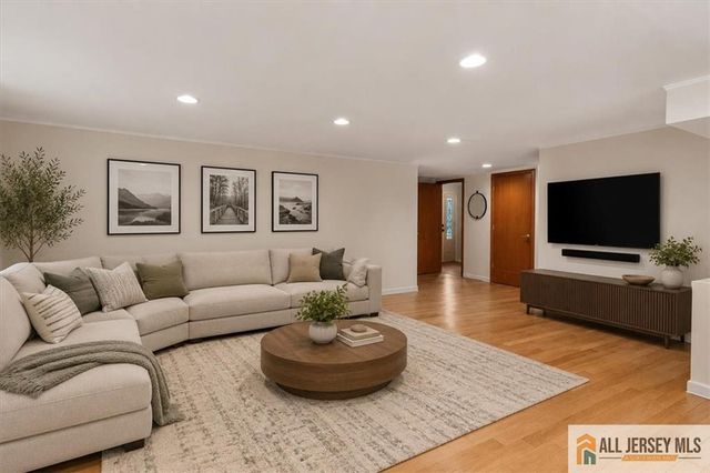 15 Moraine Road, Edison, NJ 08820