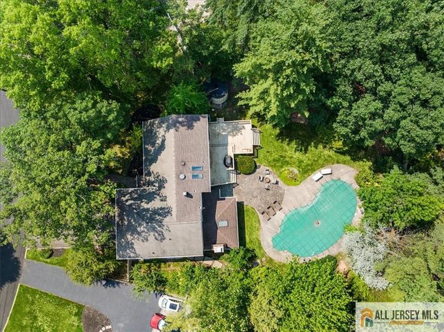 15 Moraine Road, Edison, NJ 08820