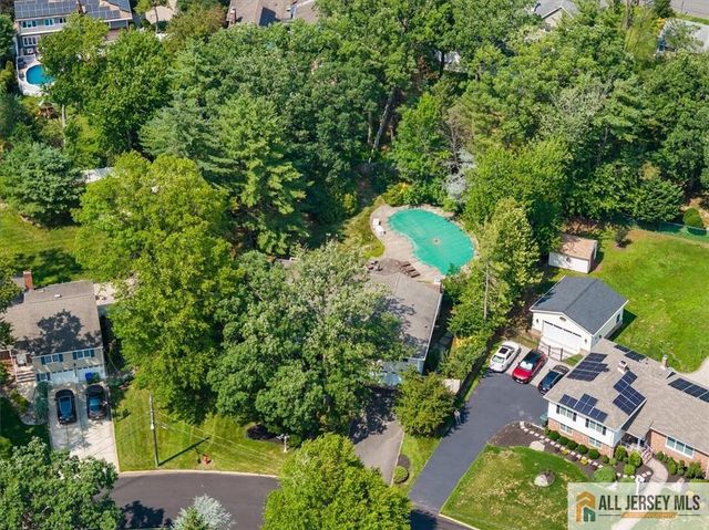 15 Moraine Road, Edison, NJ 08820
