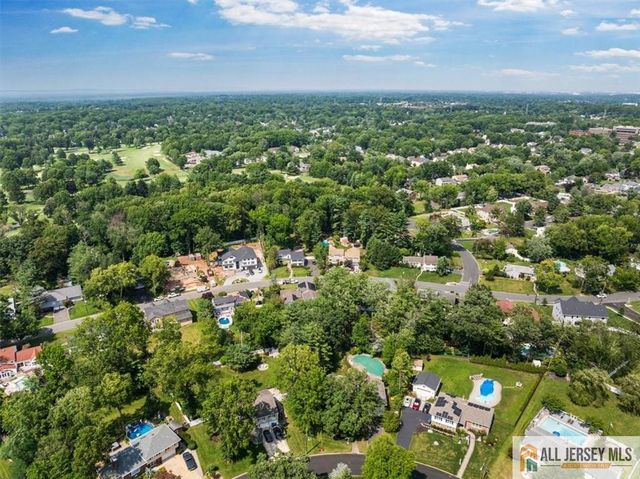 15 Moraine Road, Edison, NJ 08820