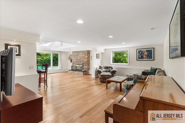 15 Moraine Road, Edison, NJ 08820