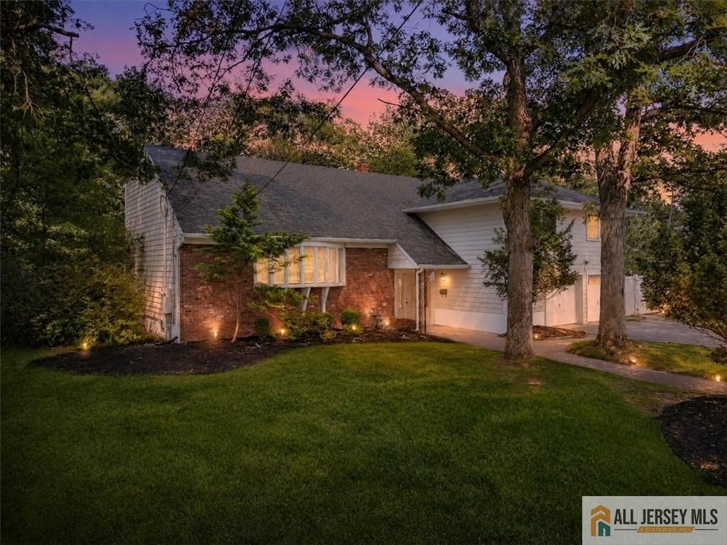 15 Moraine Road, Edison, NJ 08820