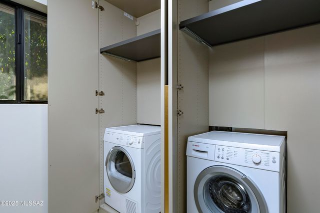 1005 W Emerine Drive, Tucson, AZ 85704