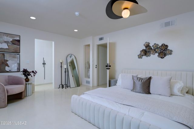 1005 W Emerine Drive, Tucson, AZ 85704