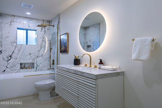 1005 W Emerine Drive, Tucson, AZ 85704