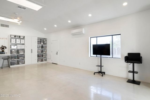 1005 W Emerine Drive, Tucson, AZ 85704