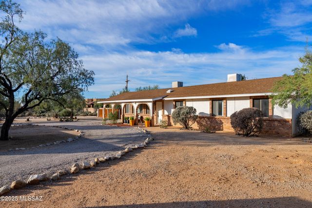 1005 W Emerine Drive, Tucson, AZ 85704