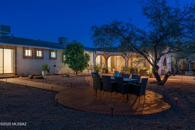 1005 W Emerine Drive, Tucson, AZ 85704