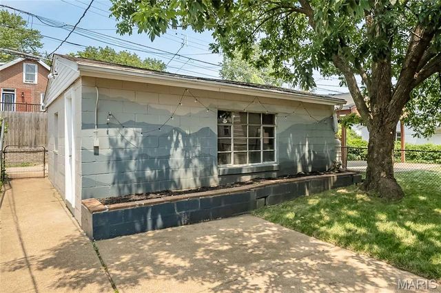 6261 Reber Place, St Louis, MO 63139