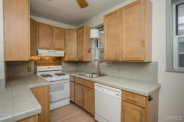 6261 Reber Place, St Louis, MO 63139