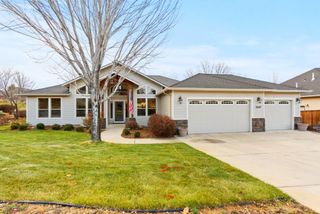 2449 SW 43rd Street, Redmond, OR 97756