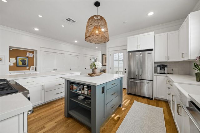 215 E 26th Street, Houston, TX 77008