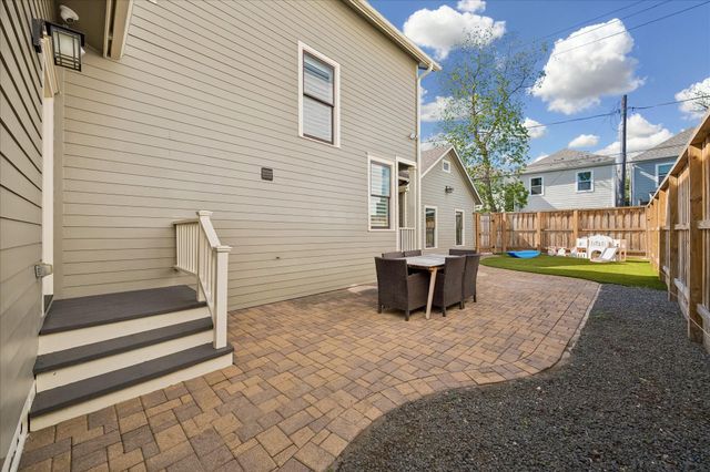 215 E 26th Street, Houston, TX 77008