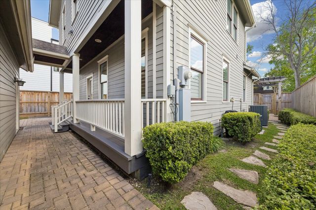 215 E 26th Street, Houston, TX 77008