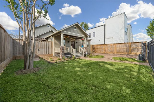 215 E 26th Street, Houston, TX 77008