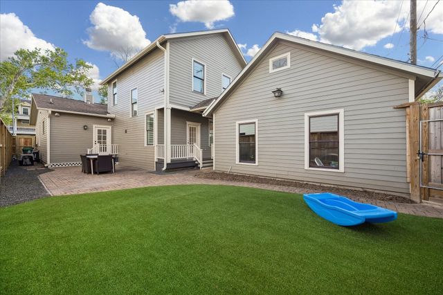 215 E 26th Street, Houston, TX 77008