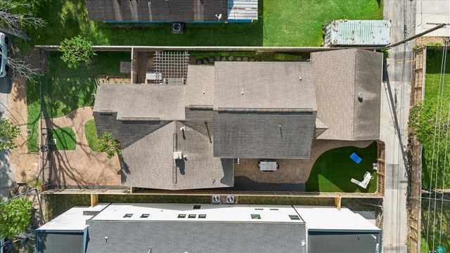 215 E 26th Street, Houston, TX 77008