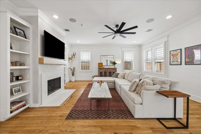 215 E 26th Street, Houston, TX 77008