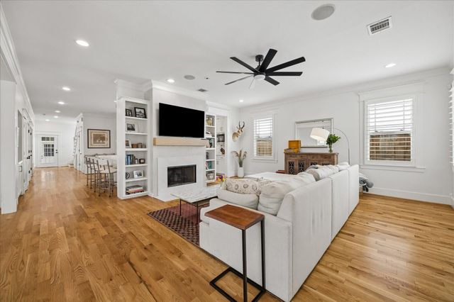 215 E 26th Street, Houston, TX 77008