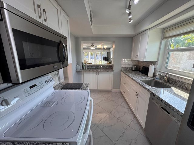 2151 NE 42nd Ct 237, Lighthouse Point, FL 33064