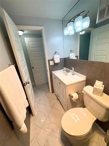 2151 NE 42nd Ct 237, Lighthouse Point, FL 33064