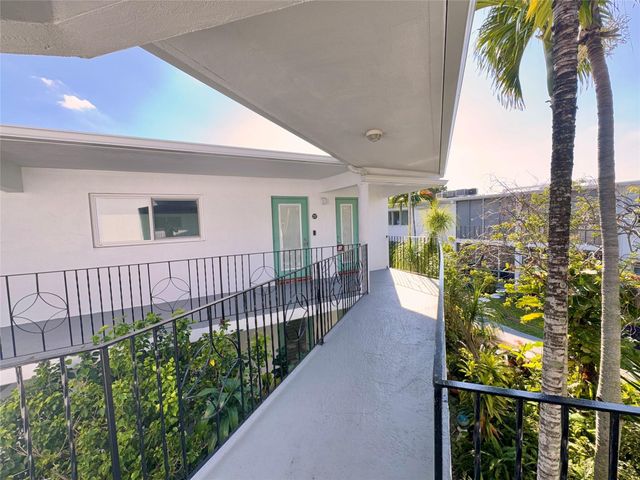 2151 NE 42nd Ct 237, Lighthouse Point, FL 33064